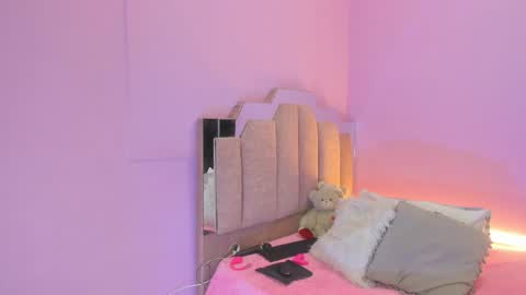 L O V E  online show from September 10, 11:32 am