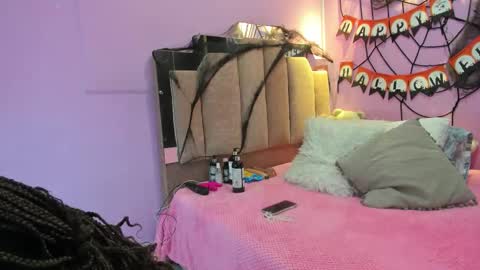 L O V E  online show from October 19, 12:06 pm