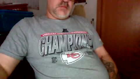 lover010983 online show from February 9, 8:18 am