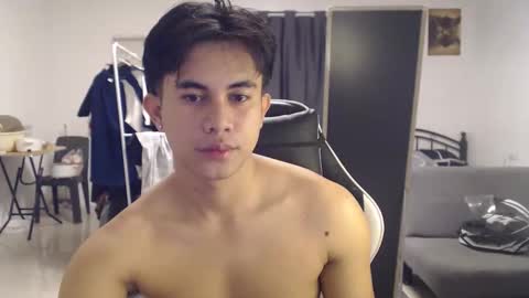 Snapshot of loverboyph04 chatting on September 18, 5:53 am loverboyph04 online show from September 18, 5:53 am