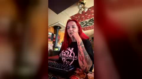Snapshot of loversinadangeroustime2024 chatting on July 29, 8:51 pm Drake Sara online show from July 29, 8:51 pm