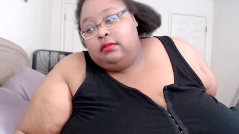 Snapshot of loves_aura chatting on June 6, 12:27 am Alyson online show from June 6, 12:27 am