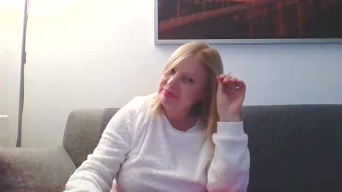 Marlyn online show from December 3, 9:34 pm