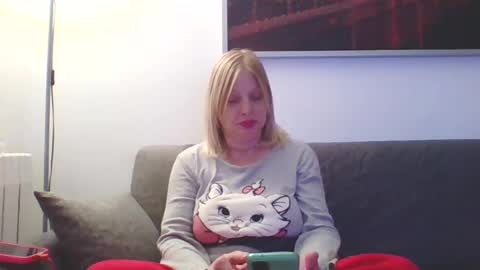 Marlyn online show from December 6, 10:52 pm