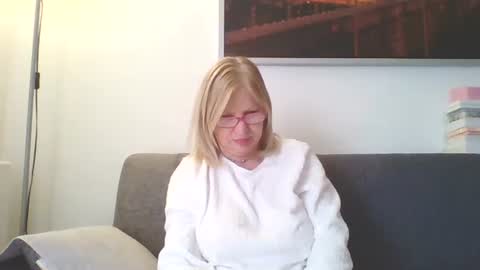 Marlyn online show from December 18, 2:17 pm