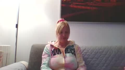 Marlyn online show from October 9, 9:02 pm