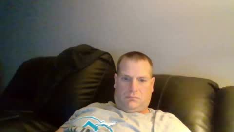 Snapshot of lovetocum37 chatting on January 1, 1:59 pm lovetocum37 online show from January 1, 1:59 pm