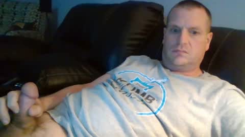Snapshot of lovetocum37 chatting on April 6, 3:37 am lovetocum37 online show from April 6, 3:37 am
