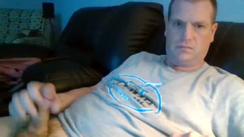 Snapshot of lovetocum37 chatting on April 14, 2:28 am lovetocum37 online show from April 14, 2:28 am