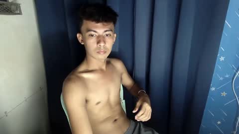 Snapshot of lovetosuckxox chatting on February 13, 11:17 am lovetosuckxox online show from February 13, 11:17 am