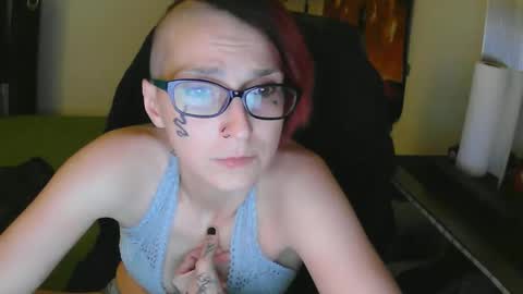 Snapshot of lovewolf444 chatting on April 4, 1:04 am Lovewolf444 online show from April 4, 1:04 am