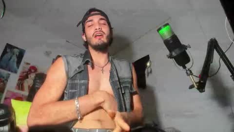 lovexjuxn77 online show from November 22, 4:06 pm