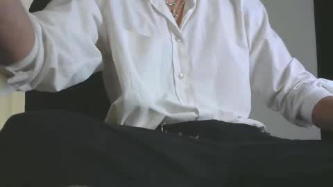 lovexjuxn77 online show from February 15, 6:37 pm