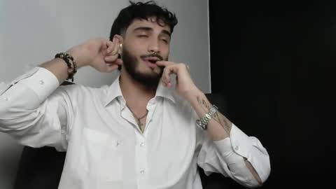 lovexjuxn77 online show from February 23, 7:22 pm