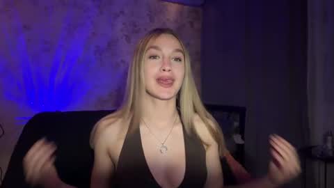 Snapshot of lovia_ chatting on June 18, 7:07 pm Lana online show from June 18, 7:07 pm