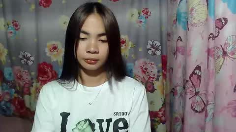 Snapshot of loving_rhean chatting on May 1, 10:42 am loving_rhean online show from May 1, 10:42 am