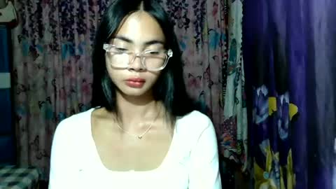 Snapshot of loving_rhean chatting on July 16, 10:27 pm loving_rhean online show from July 16, 10:27 pm