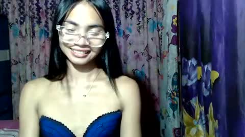 Snapshot of loving_rhean chatting on July 31, 1:32 pm loving_rhean online show from July 31, 1:32 pm