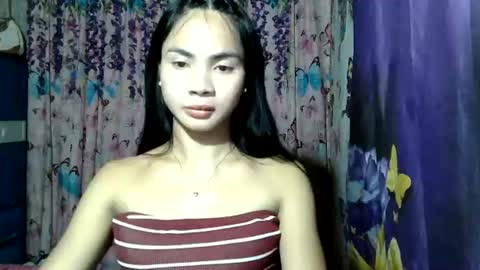 Snapshot of loving_rhean chatting on August 6, 12:29 pm loving_rhean online show from August 6, 12:29 pm