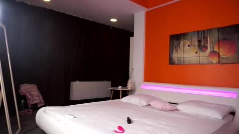 Snapshot of lovingblondie chatting on February 10, 4:38 am Nora online show from February 10, 4:38 am