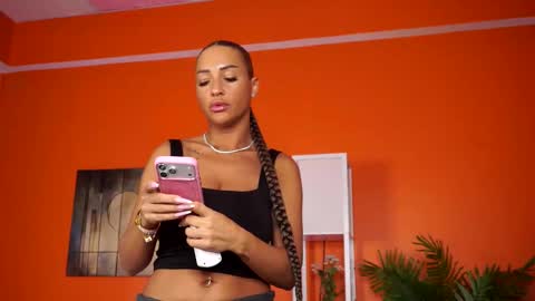 Snapshot of lovingblondie chatting on February 11, 7:02 am Nora online show from February 11, 7:02 am