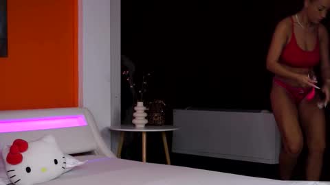 Snapshot of lovingblondie chatting on February 20, 4:42 am Nora online show from February 20, 4:42 am