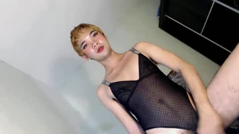 Snapshot of lovingmonaru969 chatting on December 2, 6:41 am Lovingmonaru969 online show from December 2, 6:41 am