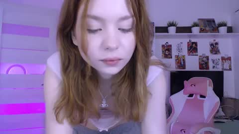 Snapshot of lower_angel chatting on December 17, 10:11 pm Loly online show from December 17, 10:11 pm