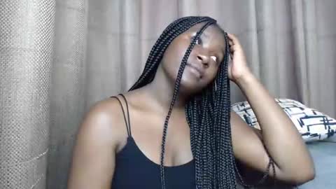 loyalcutie online show from December 7, 7:05 am