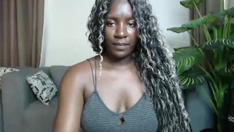 loyalcutie online show from December 20, 7:01 am