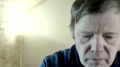 Snapshot of lu485947452685193669 chatting on April 7, 4:18 pm lu485947452685193669 online show from April 7, 4:18 pm