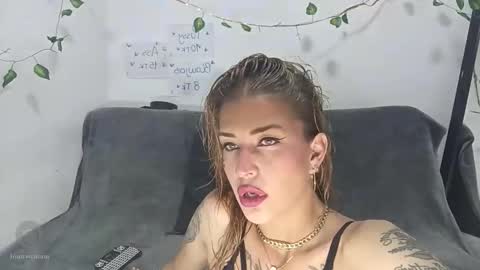 lu_pink online show from May 3, 12:44 pm