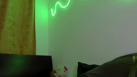Snapshot of luaar_moon chatting on March 28, 8:41 pm Jenn online show from March 28, 8:41 pm
