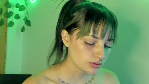 Snapshot of luaar_moon chatting on April 15, 6:37 pm Jenn online show from April 15, 6:37 pm