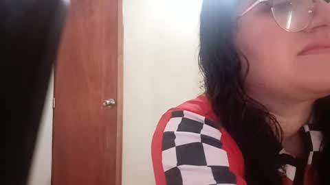 Snapshot of luana363 chatting on July 2, 6:58 pm luana363 online show from July 2, 6:58 pm