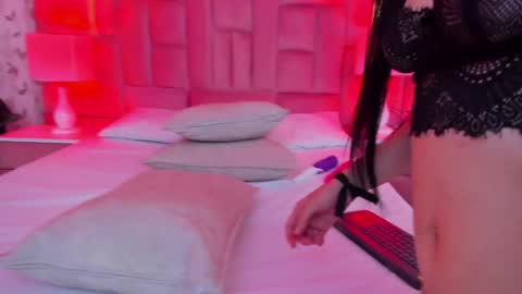 Luanastones online show from February 8, 8:20 am