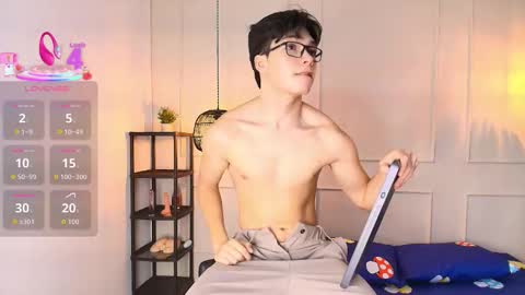 lUAN online show from November 24, 7:35 pm