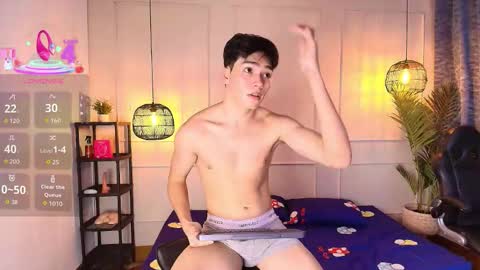 lUAN online show from December 15, 8:13 pm