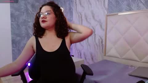 LUAR  online show from December 19, 7:43 pm