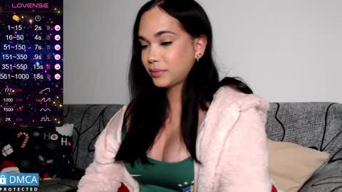 Snapshot of luara_ chatting on December 7, 1:51 pm luara_ online show from December 7, 1:51 pm