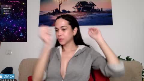 luara_ online show from November 17, 8:53 am