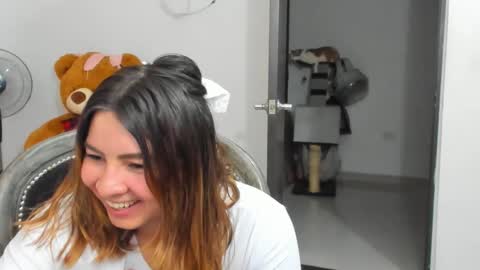 luara__01__lecat_1 online show from November 12, 1:50 am