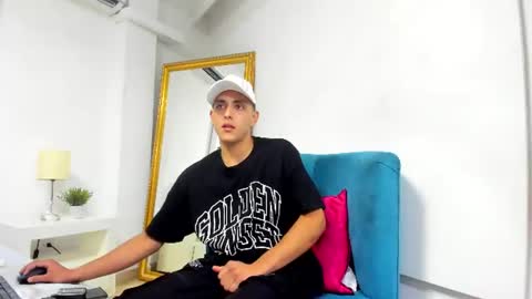 Snapshot of luca_gael chatting on June 13, 10:51 pm Luca Gael online show from June 13, 10:51 pm