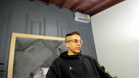 luca_morettii online show from October 7, 12:24 pm