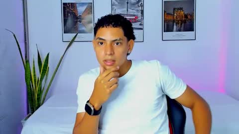 Snapshot of lucas__blake chatting on November 3, 9:27 pm Lucas Blake online show from November 3, 9:27 pm