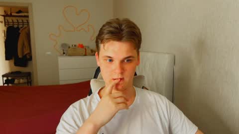 Lucas Gill online show from March 26, 1:28 pm