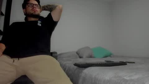 lucas_estrada1 online show from April 1, 3:51 am