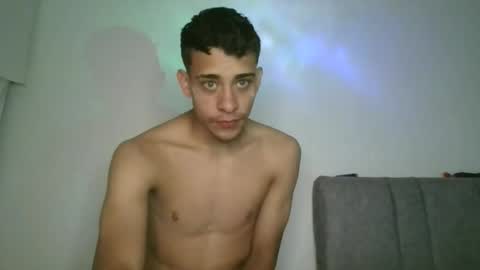 Snapshot of lucas_hernandez1 chatting on March 19, 12:47 am Lucas online show from March 19, 12:47 am