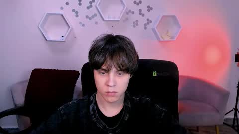 lucas_long_ online show from December 5, 9:51 am