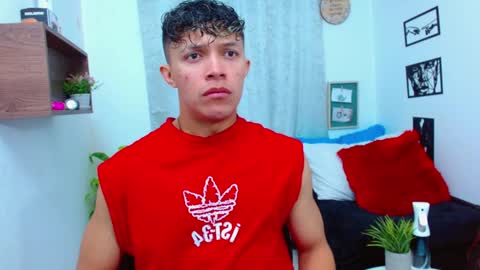 Snapshot of lucas_luxx1 chatting on February 14, 12:13 pm Lucas Luxx online show from February 14, 12:13 pm